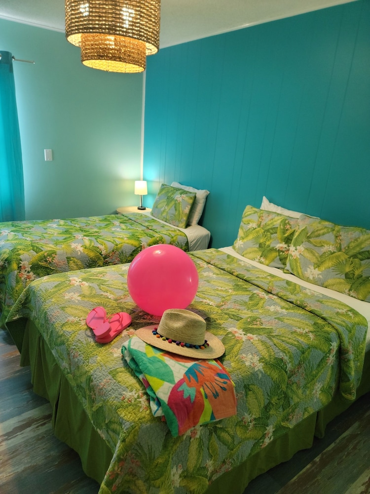Upper Deck Hotel and Bar Adults Only - photo 7