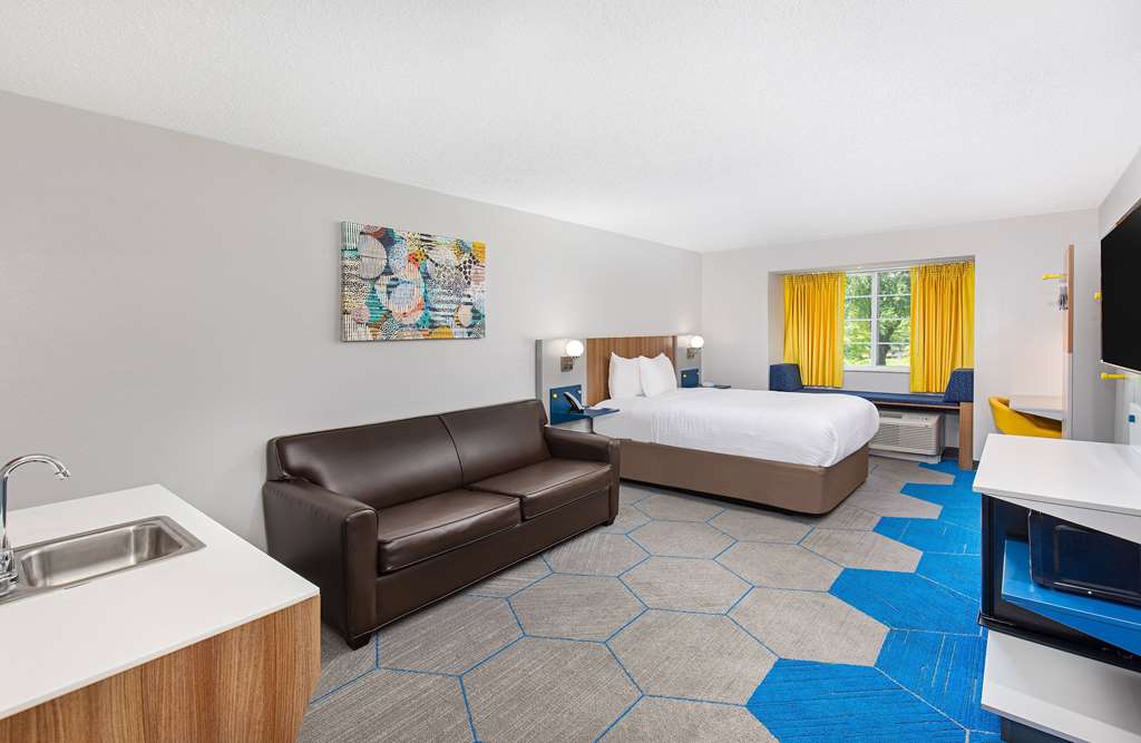 Microtel Inn and Suites by Wyndham Columbus North - photo 26