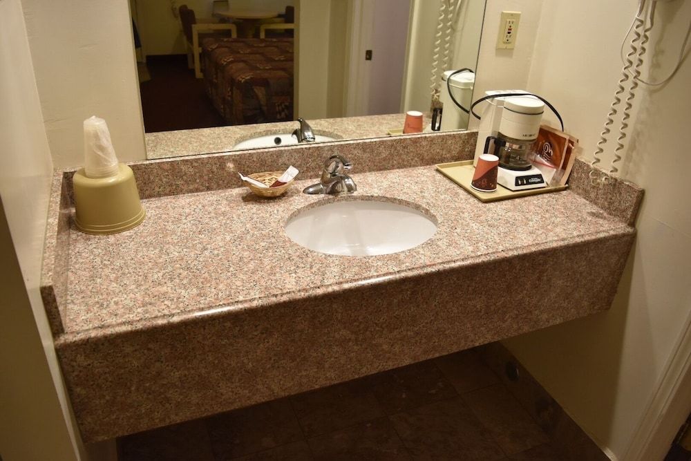 Travelodge by Wyndham Farmington - photo 14
