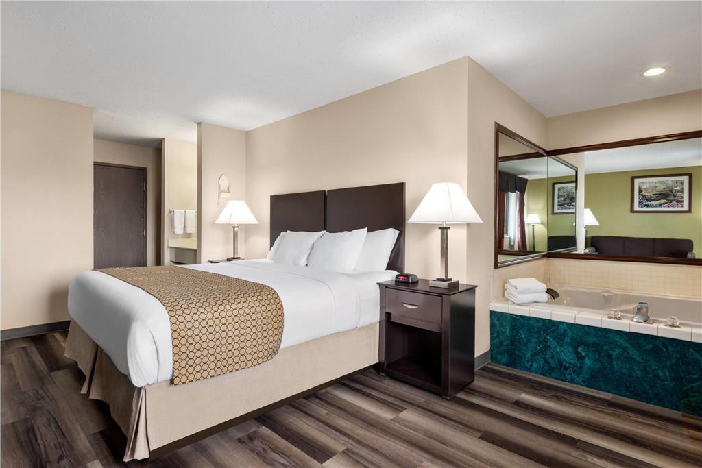 Baymont by Wyndham Monroe - photo 17
