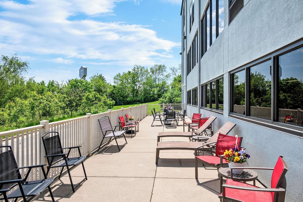 Hampton Inn Grand Rapids North - featured photo