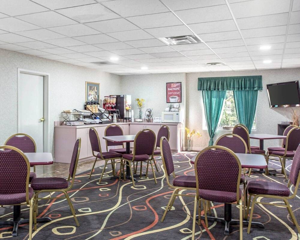 Econo Lodge Inn & Suites Marietta near Dobbins ARB - photo 36