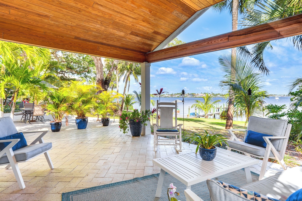 Waterfront Stuart Oasis with Hot Tub and Dock — hotel in Stuart