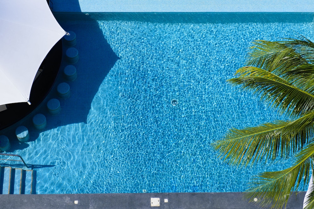 Infinity pool