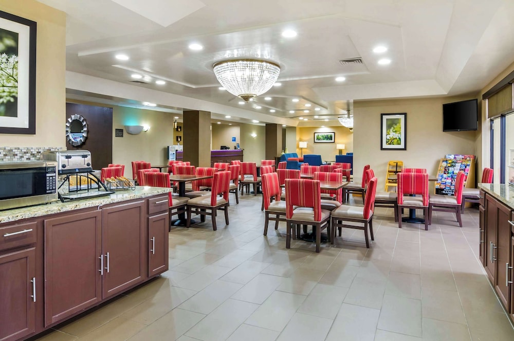 Comfort inn Ottawa Kansas - photo 21