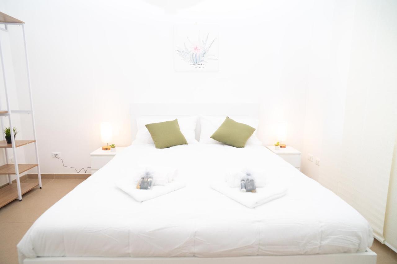 Modern Two Room Apartment for 2 20 Minutes From Termini — 4-Star Luxury Hotel in Rome, Italy
