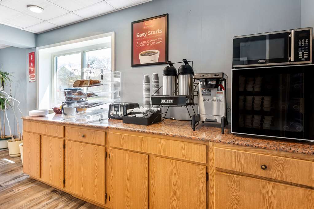 Econo Lodge Cortland Downtown - photo 27