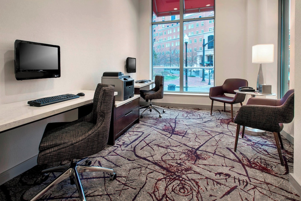 Residence Inn Alexandria Old Town South at Carlyle - photo 23
