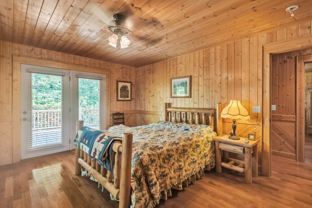 Cozy Mountain Retreat With Scenic Views Home 19957836 — Butler