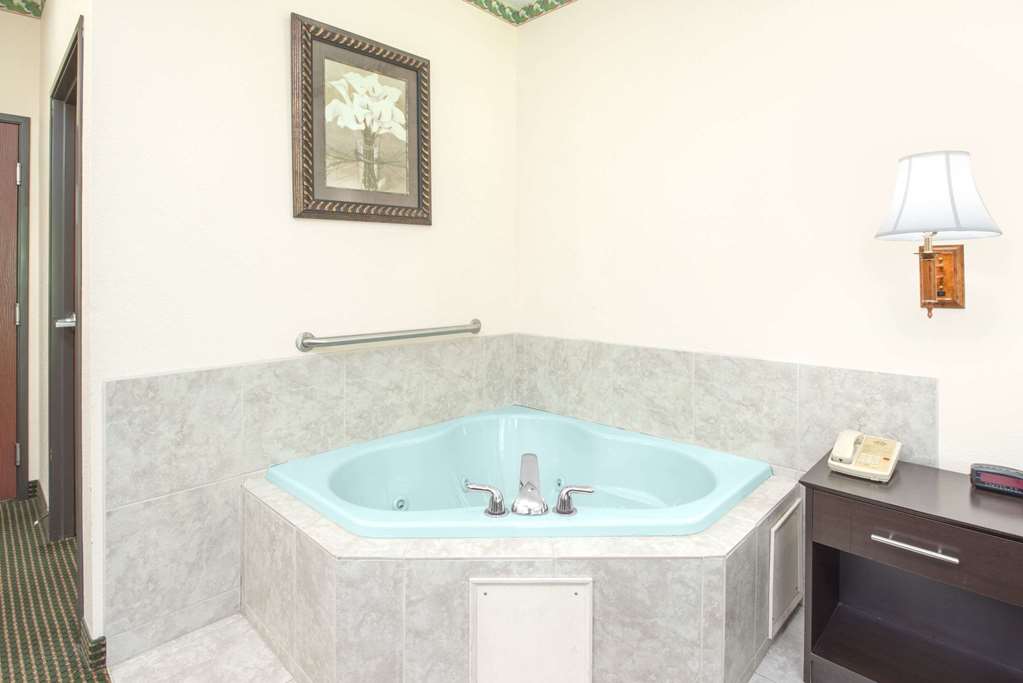 Days Inn by Wyndham Sullivan - photo 12