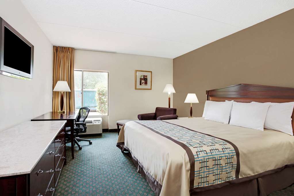 Days Inn by Wyndham Newport News City Center Oyster Point - photo 11