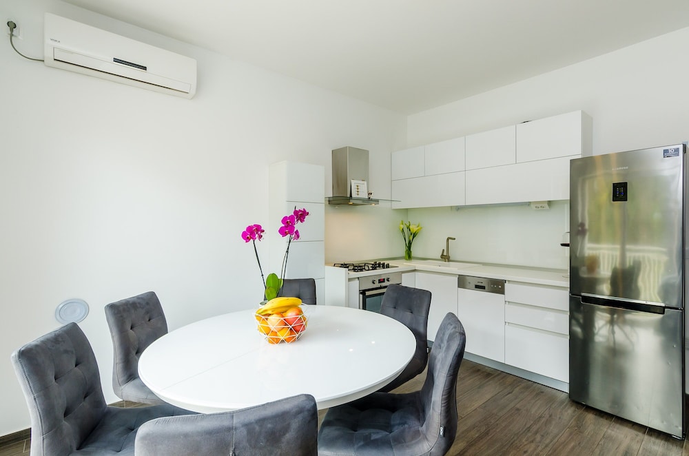 Apartment Lise Mokosica