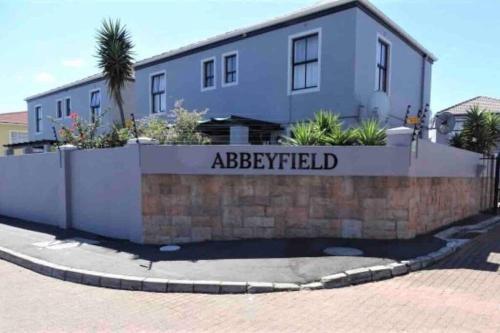 The Great escape 5 mins away from Blouberg Beach