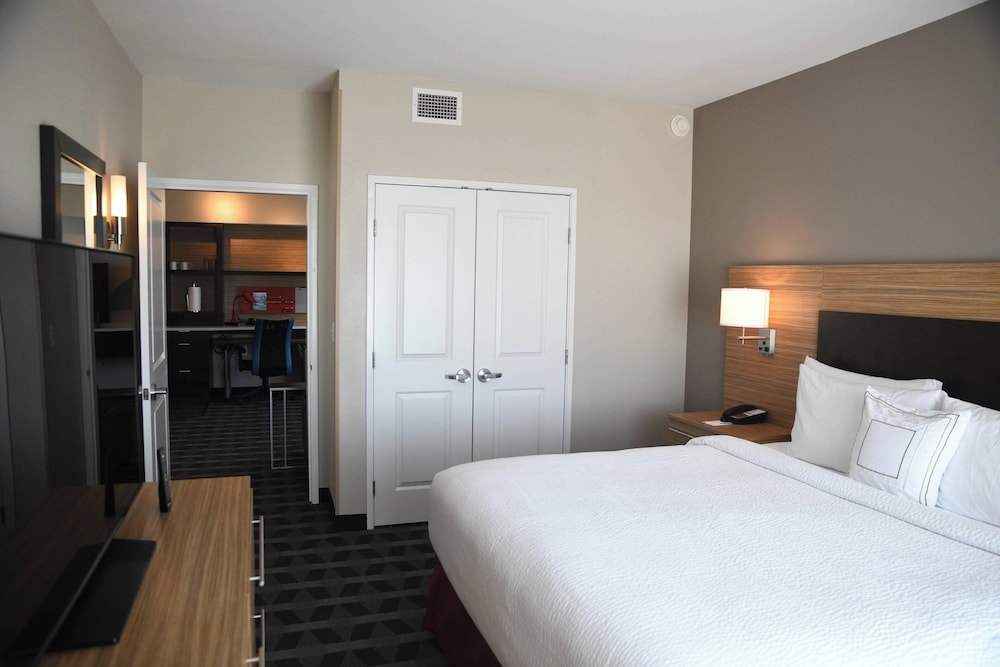 TownePlace Suites by Marriott Kansas City at Briarcliff - photo 9