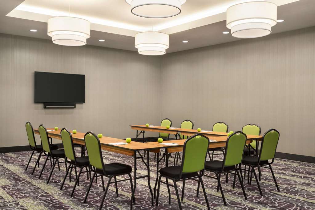 La Quinta Inn & Suites by Wyndham Burlington - photo 24