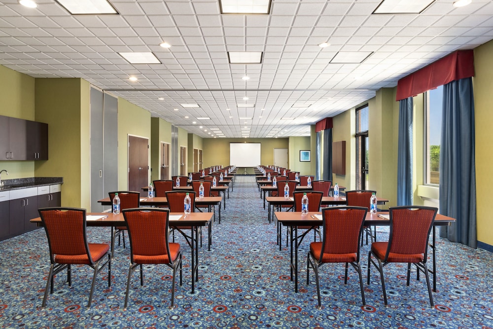 Holiday Inn Express & Suites Akron Regional Airport Area - photo 57