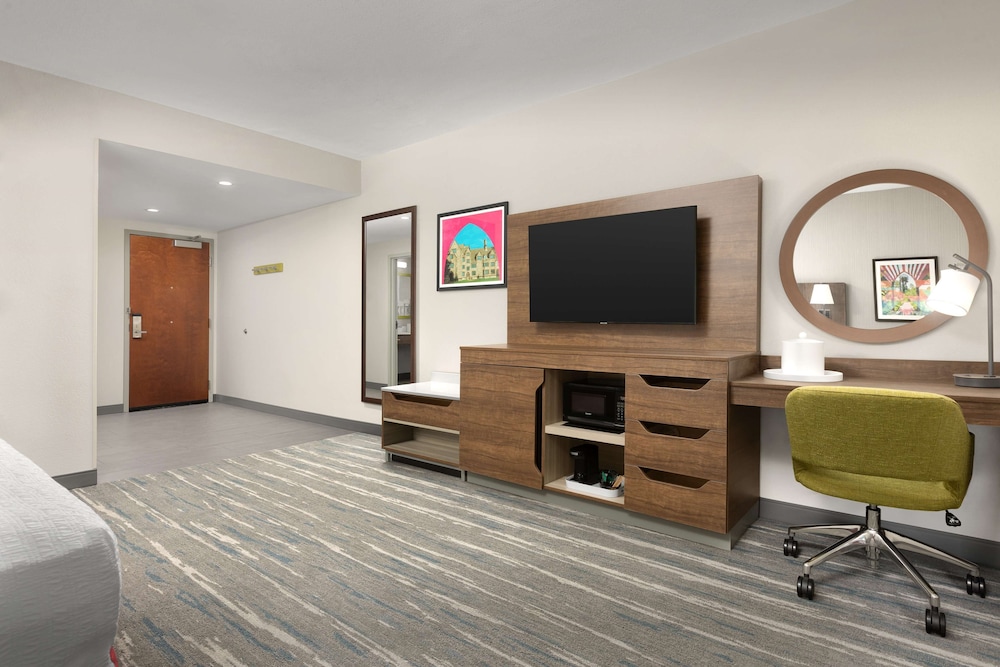 Hampton Inn & Suites Durham University Medical Center - photo 9