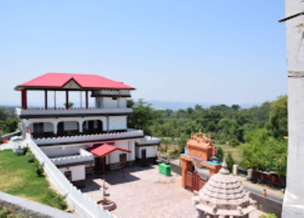Goroomgo Hotel Aqua Waterfall Dharamsala — hotel near Kangra Airport
