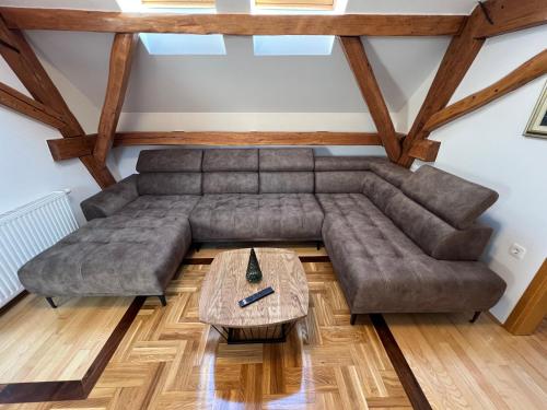 La Luna Rustic Deluxe Apartment with Pool & Jacuzzi Bikes And Covered Parking — Nasice — photo 5