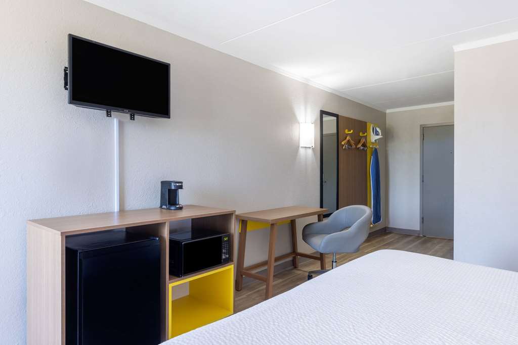 Days Inn & Suites by Wyndham Fort Bragg Cross Creek Mall - photo 15