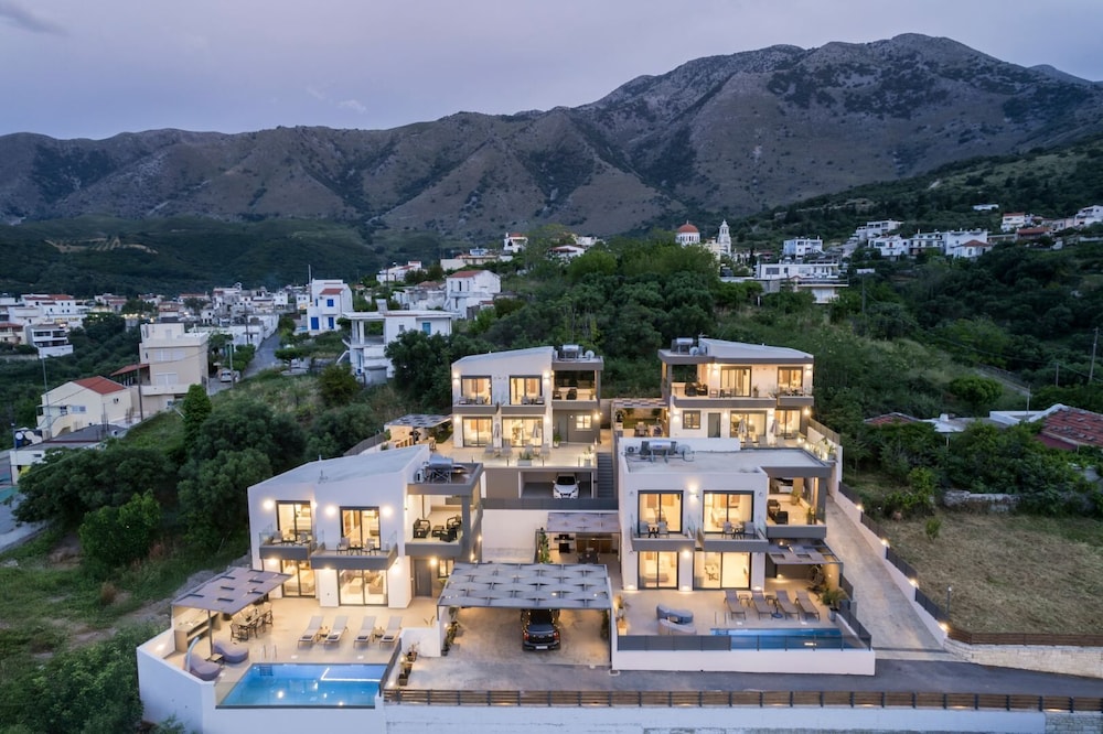 Four Horizons Luxury Villas — 4-Star Luxury Hotel in Georgioupolis, Greece