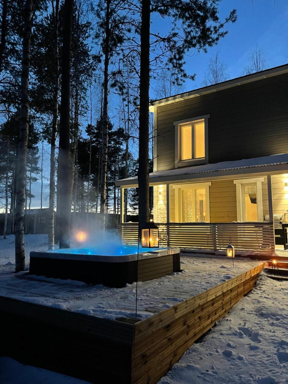 Luxurious Villa Snow with Jacuzzi — 4-Star Luxury Hotel in Rovaniemi, Finland