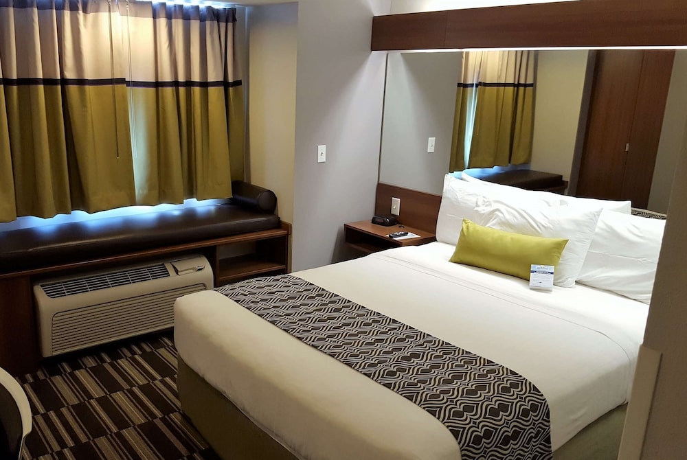 Microtel Inn & Suites by Wyndham Bellevue Omaha - photo 11