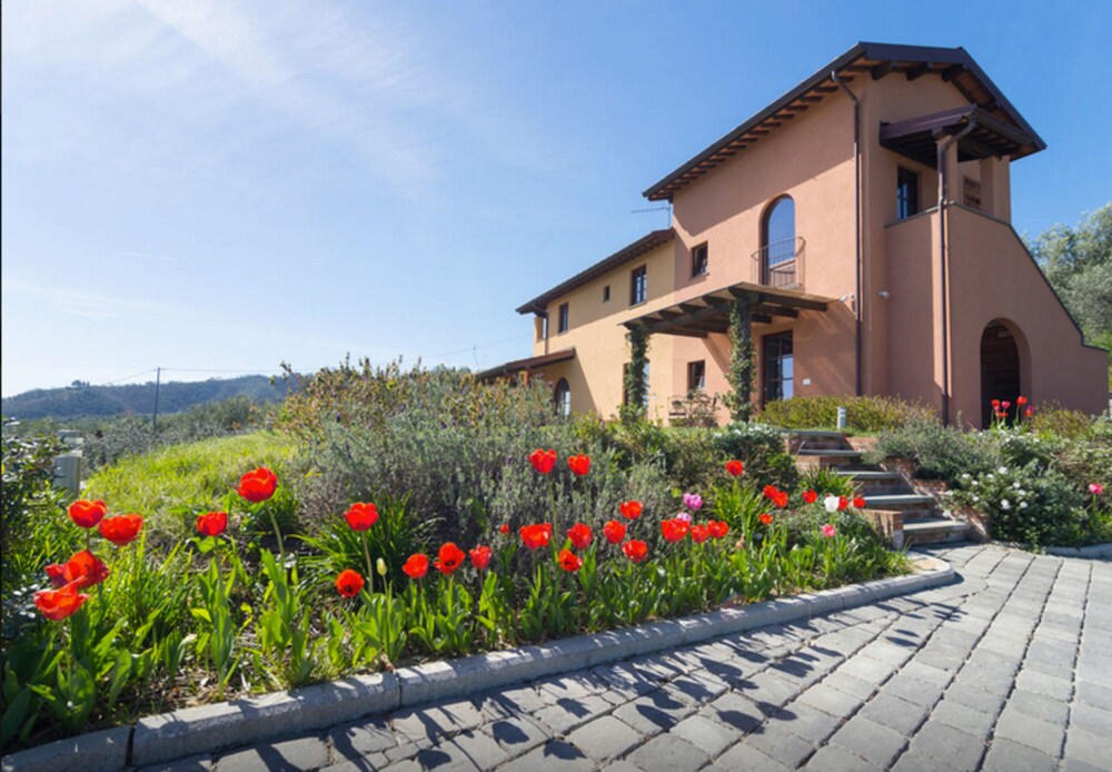 Podere Raffanna Ecologic House — 4-Star Luxury Hotel in Massa, Italy