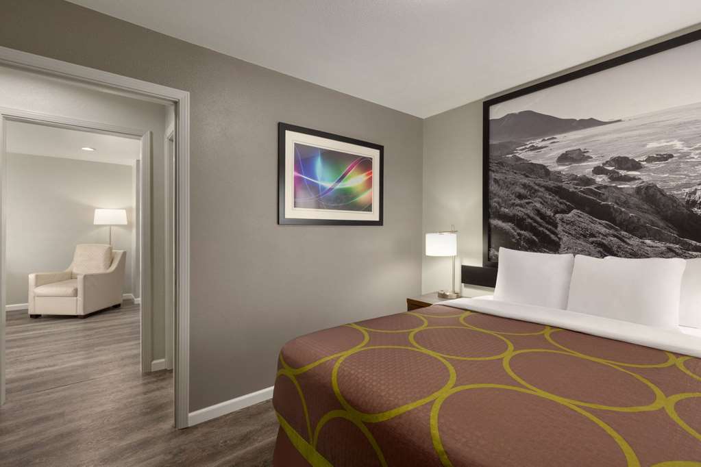 Super 8 by Wyndham Eureka - photo 33
