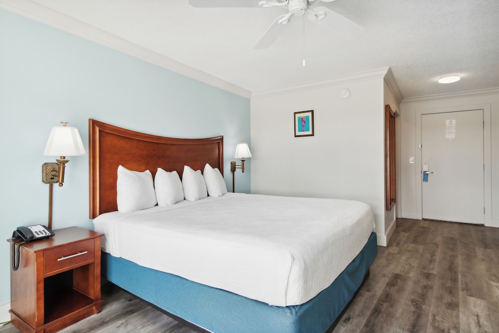 Seahorse Oceanfront Inn - photo 17