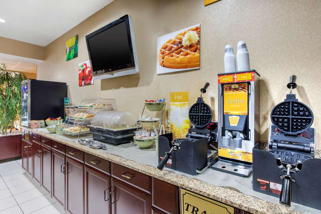 Quality Inn & Suites Benton Draffenville - photo 32