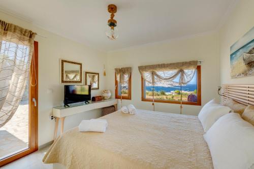 Villa Marenosta — 4-Star Luxury Hotel in Ermoupolis, Greece