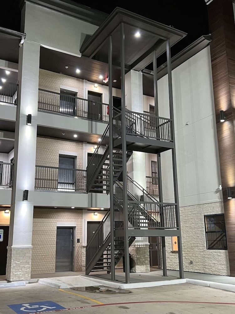 Surestay Hotel By Best Western Houston Southeast - photo 16