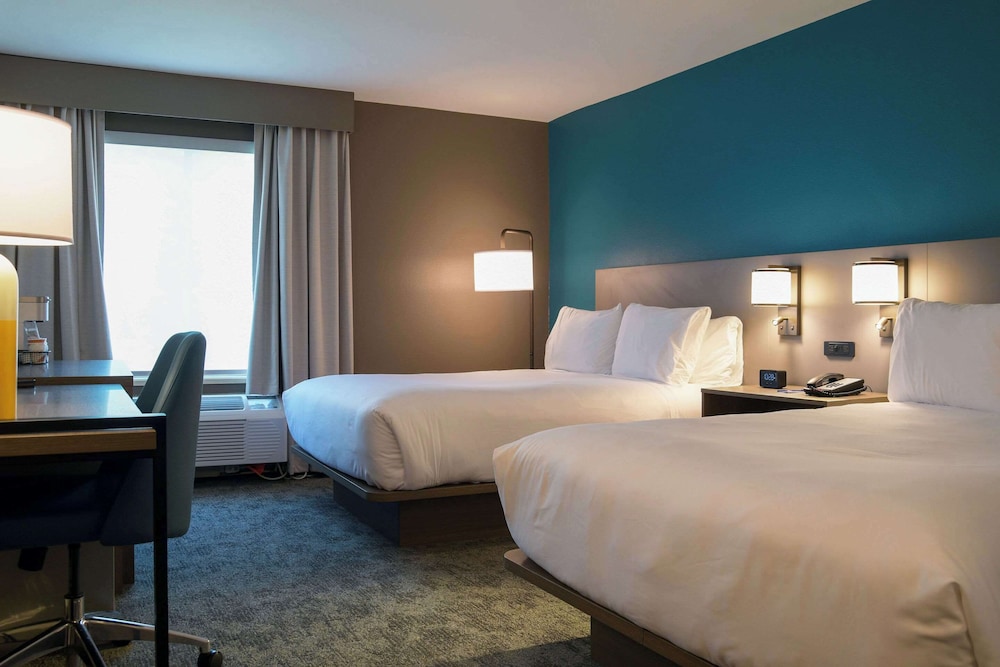 Comfort Inn & Suites NW Milwaukee - photo 28
