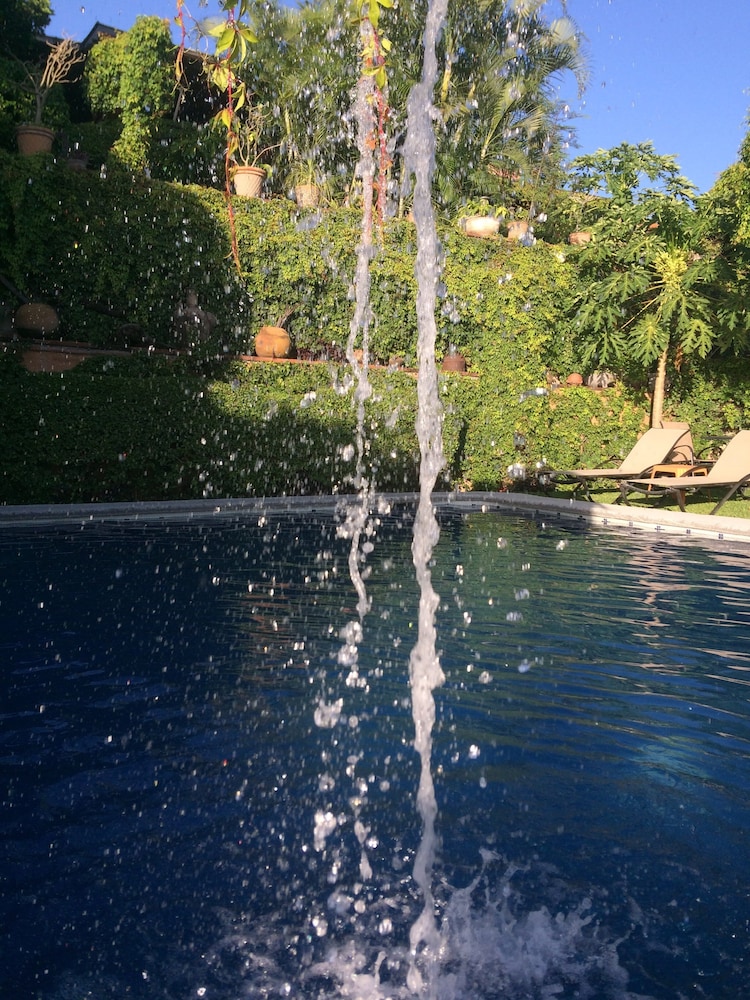 La Casa del Guamuchil — 5-Star Luxury Hotel in Tequesquitengo, Mexico