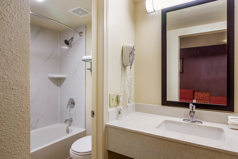 Red Roof Inn Houston East I 10 - photo 22