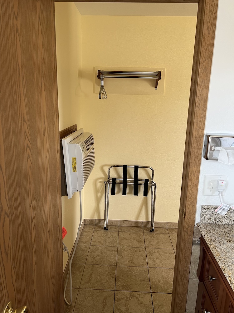 All Star Inn & Suites - photo 11