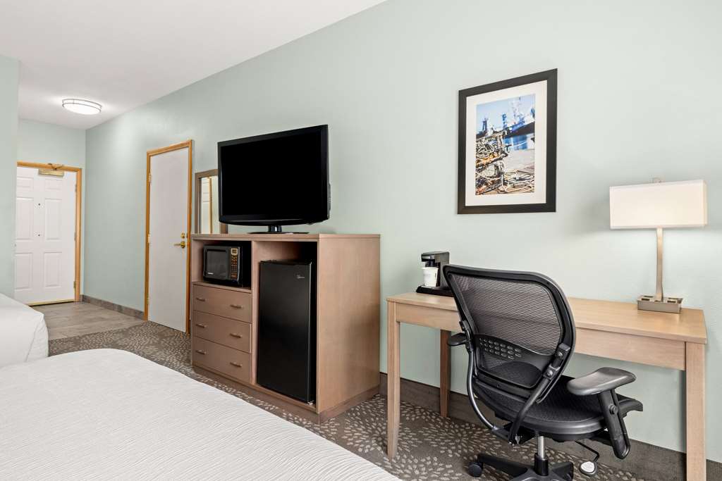 La Quinta Inn & Suites by Wyndham Newport - photo 26