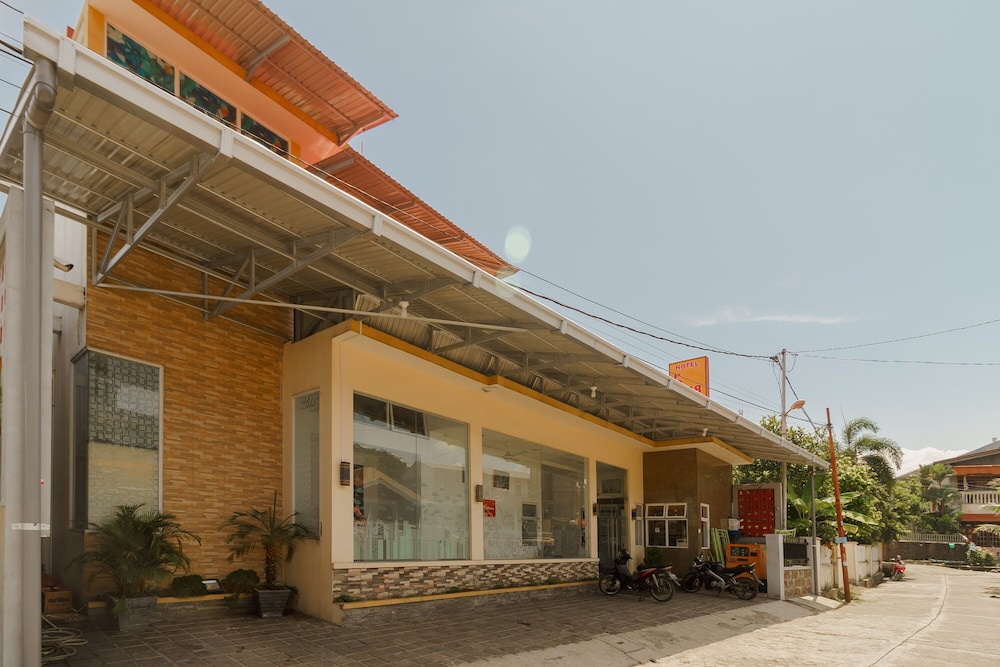 RedDoorz Syariah near Jembatan Siti Nurbaya Padang in Padang, Indonesia