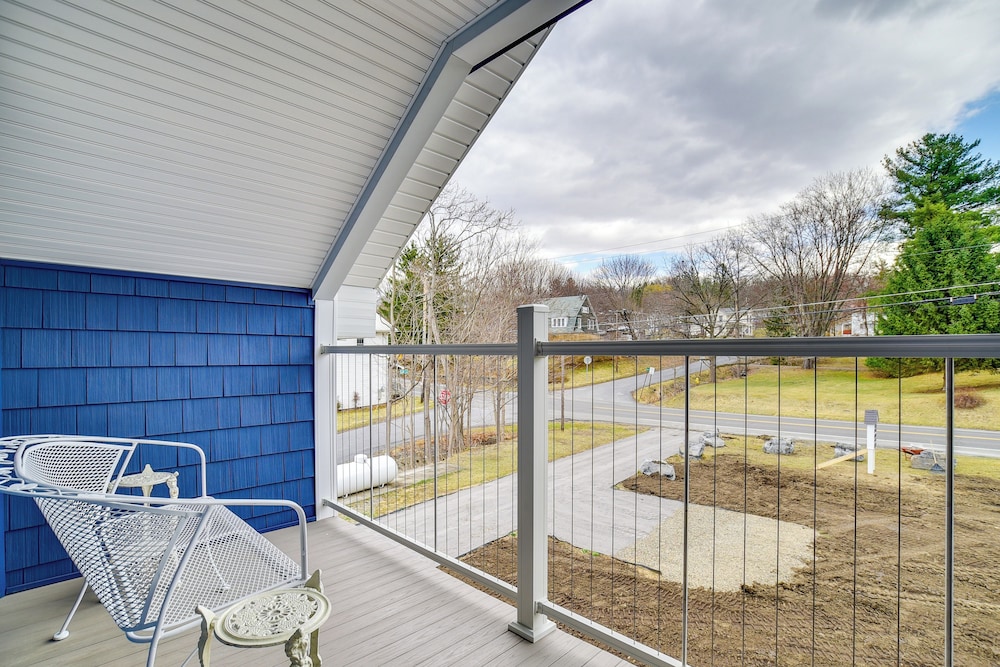 Seneca Lake Wine Trail Studio W Balcony And Views 21591318 — Hector