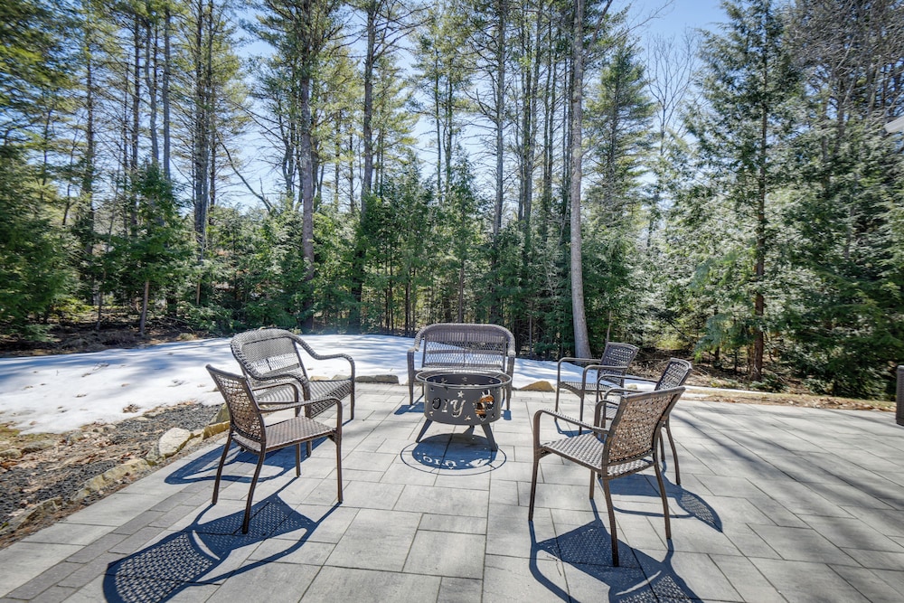 Stunning Wells Home with Fire Pit and Porch — 4-Star Luxury Hotel in Wells, United States