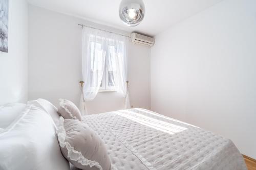 Apartment Mia — 4-Star Luxury Hotel in Sutivan, Croatia
