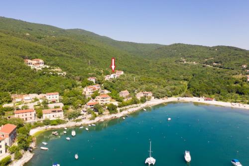 House 33 A Apartment — 5-Star Luxury Hotel in Labin, Croatia