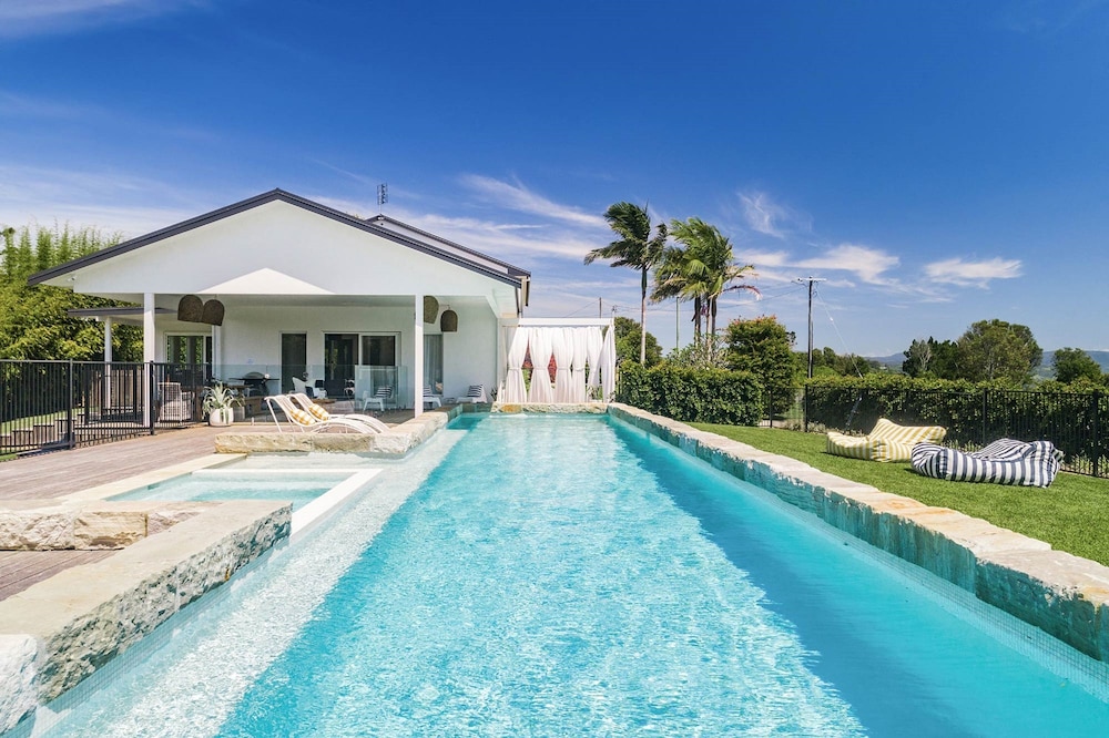 Villa St Helena — 4-Star Luxury Hotel in Byron Bay, Australia