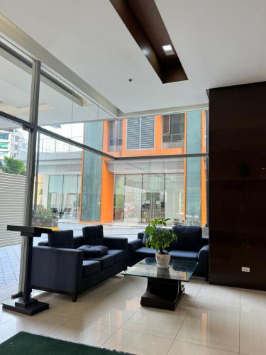 Mi Casa Cozy Studio with FREE access to Fitness Centre swimming pool and stunning City View located near the CBD of Ortigas Makati BGC — 4-Star Luxury Hotel in Manila, Philippines