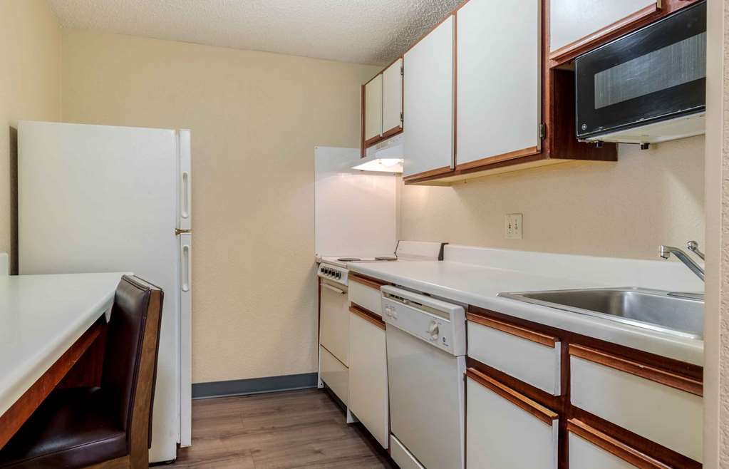 Extended Stay America Select Suites Dallas Las Colinas - photo 32