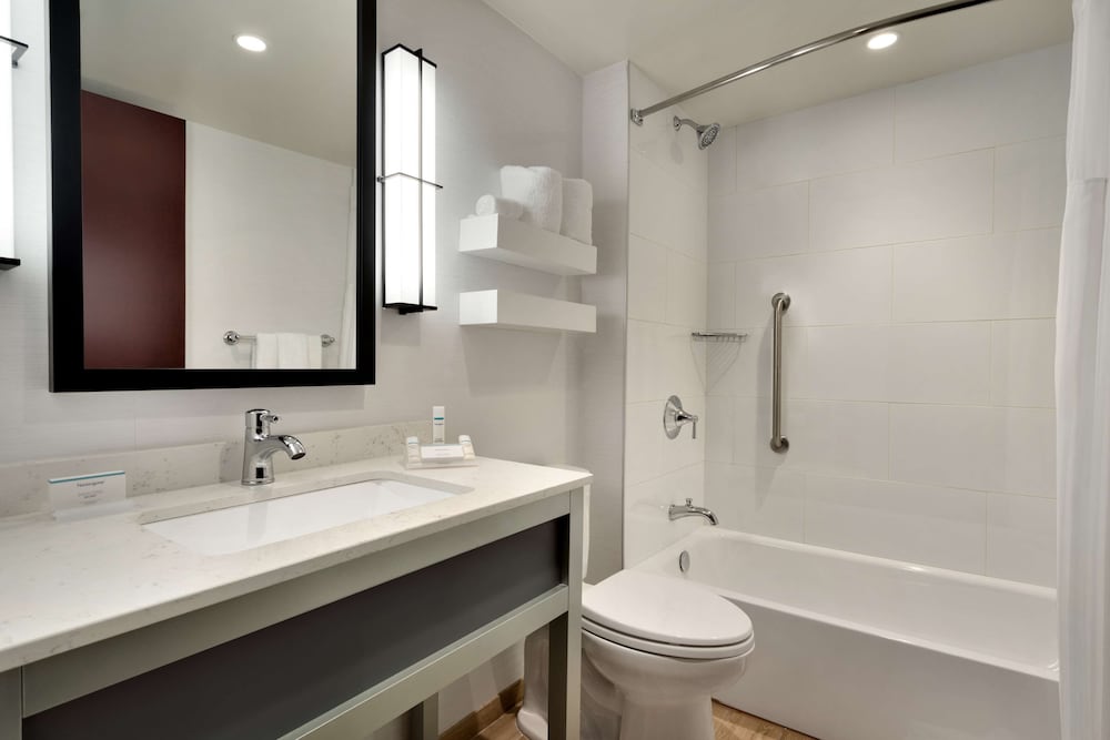 Hilton Garden Inn New York Times Square South - photo 25