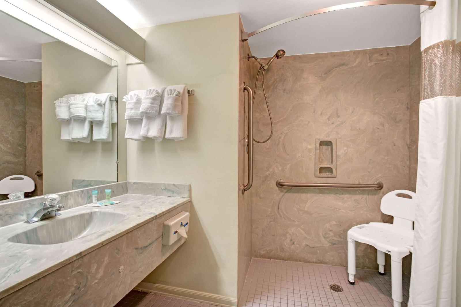 Howard Johnson by Wyndham Lake Front Park Kissimmee - photo 8