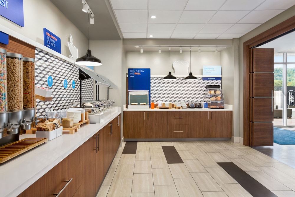 Holiday Inn Express and Suites Ukiah by IHG - photo 52