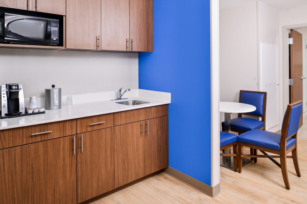 Holiday Inn Express & Suites Siloam Springs by IHG - photo 16